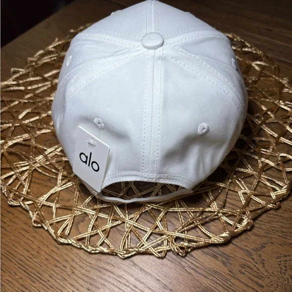 ALO Yoga White Cap - Picture 7 of 8